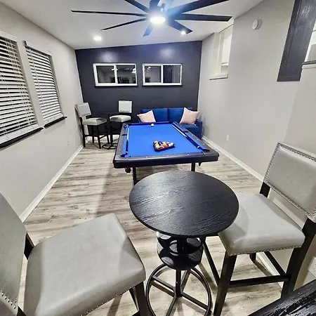 Midtown Marvel Reinvented With Contemporary Charm Vila